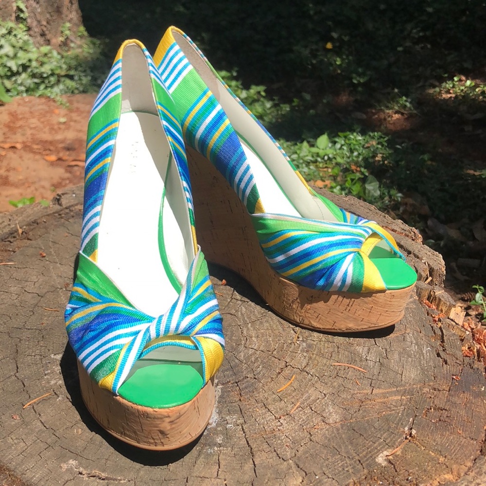 Like new! Nine West stacked, peep toe, wedges